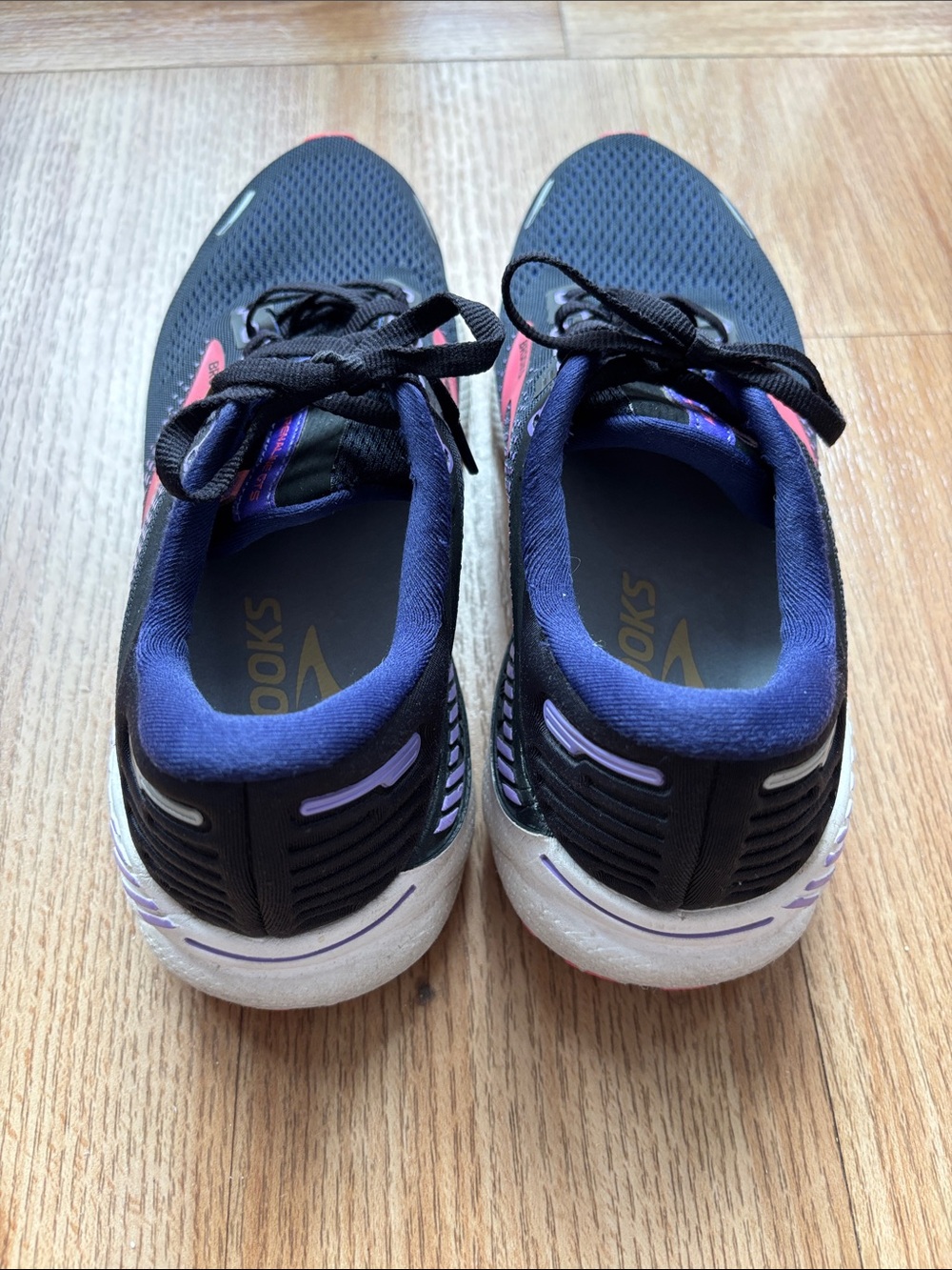 BROOKS Adrenaline GTS 22 Sneakers in Navy Size 9 1/2 - Picture 4 of 7